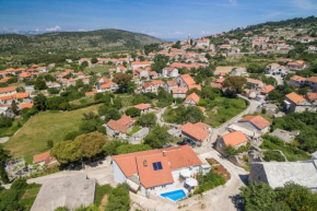 Family friendly house with a swimming pool Nerezisca, Brac - 20132